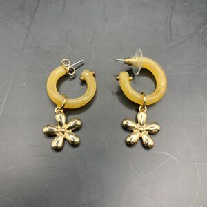 Vintage Earrings Yellow Lucite Gold tone Flower 1.5 inch Hoop Dangle Drop 70s